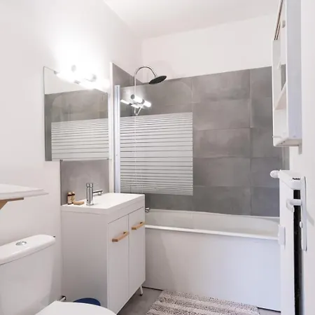 Apartment Le Jules F1 *